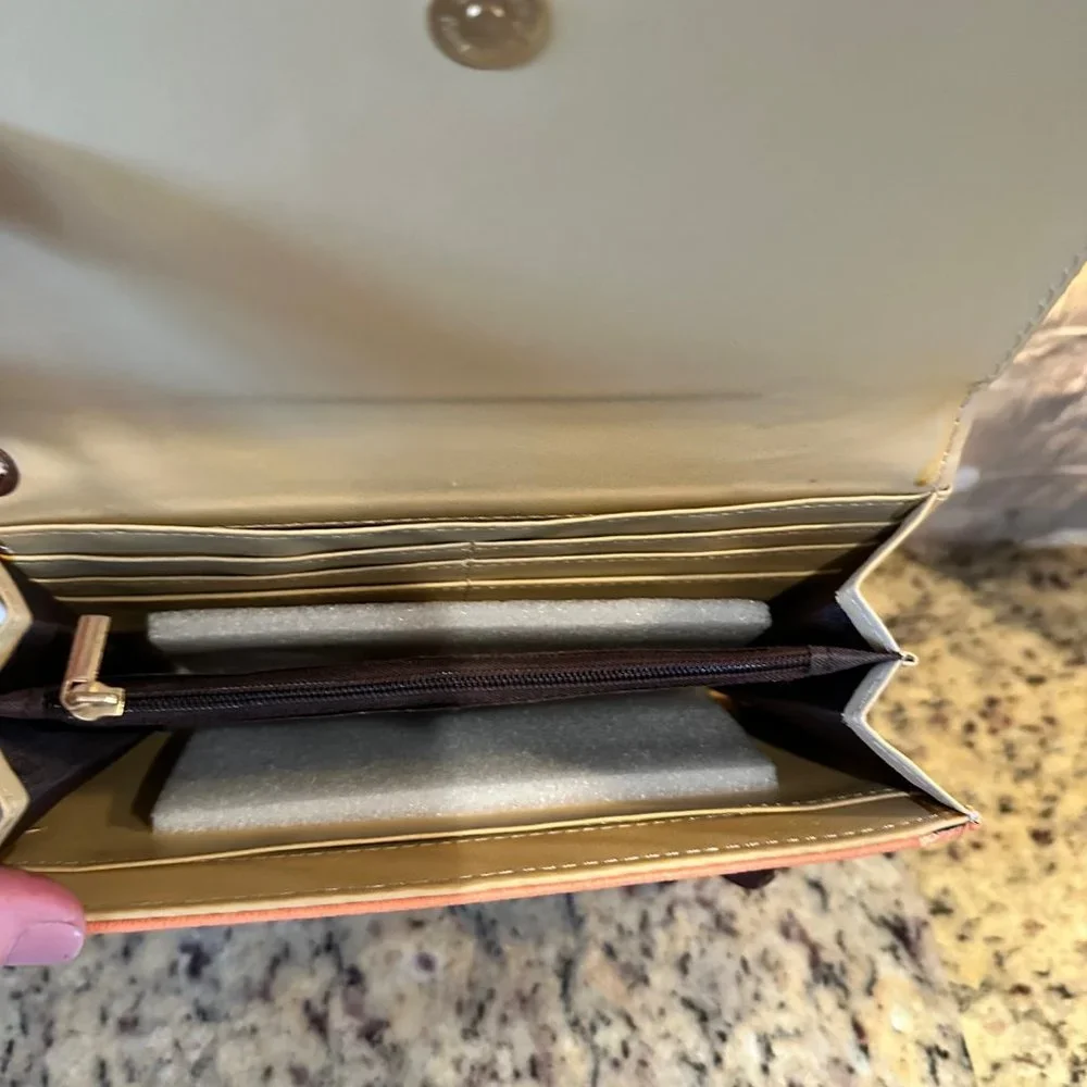 Alyssa Vegan Leather Wristlet BNWT - Picture 4 of 8
